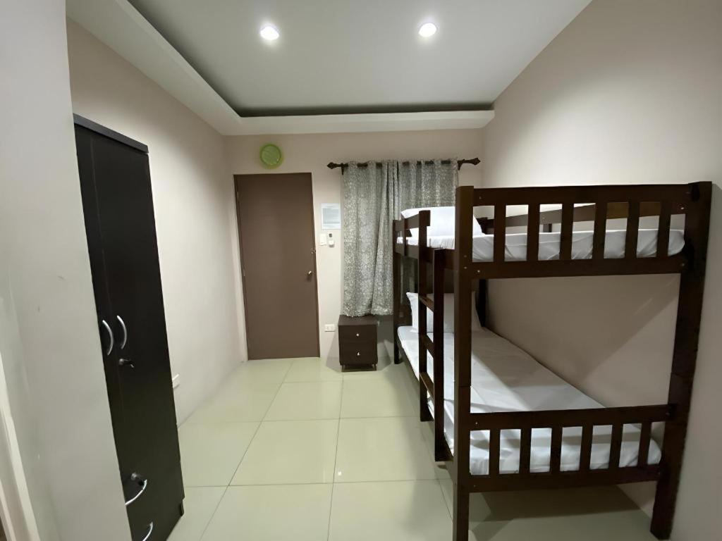 Oyo 766 Ichehan Apartments Manila Kültér fotó