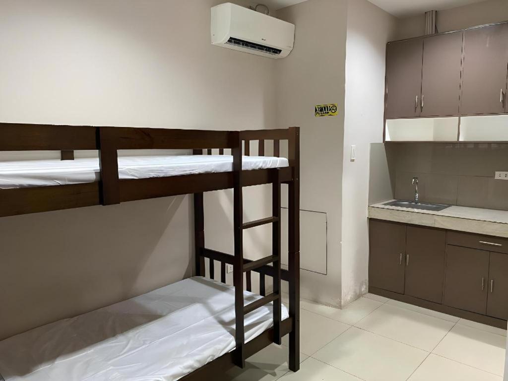 Oyo 766 Ichehan Apartments Manila Kültér fotó
